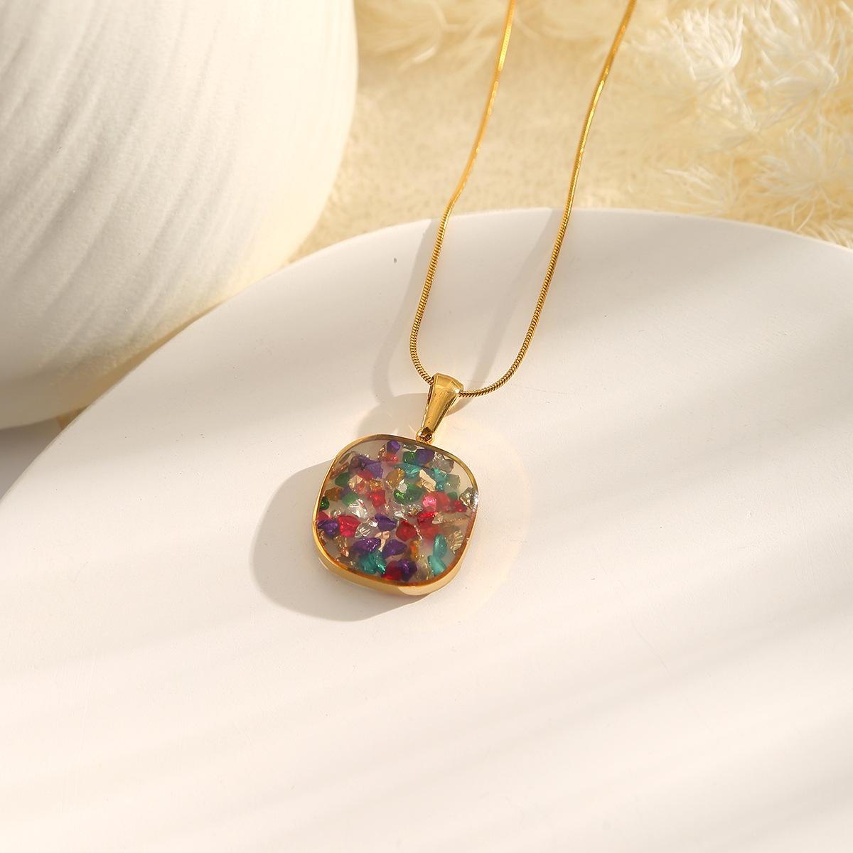 Cross-border jewelry necklace wholesale resin heart pendant necklace for women stainless steel jewelry light luxury heart-shaped collarbone necklace