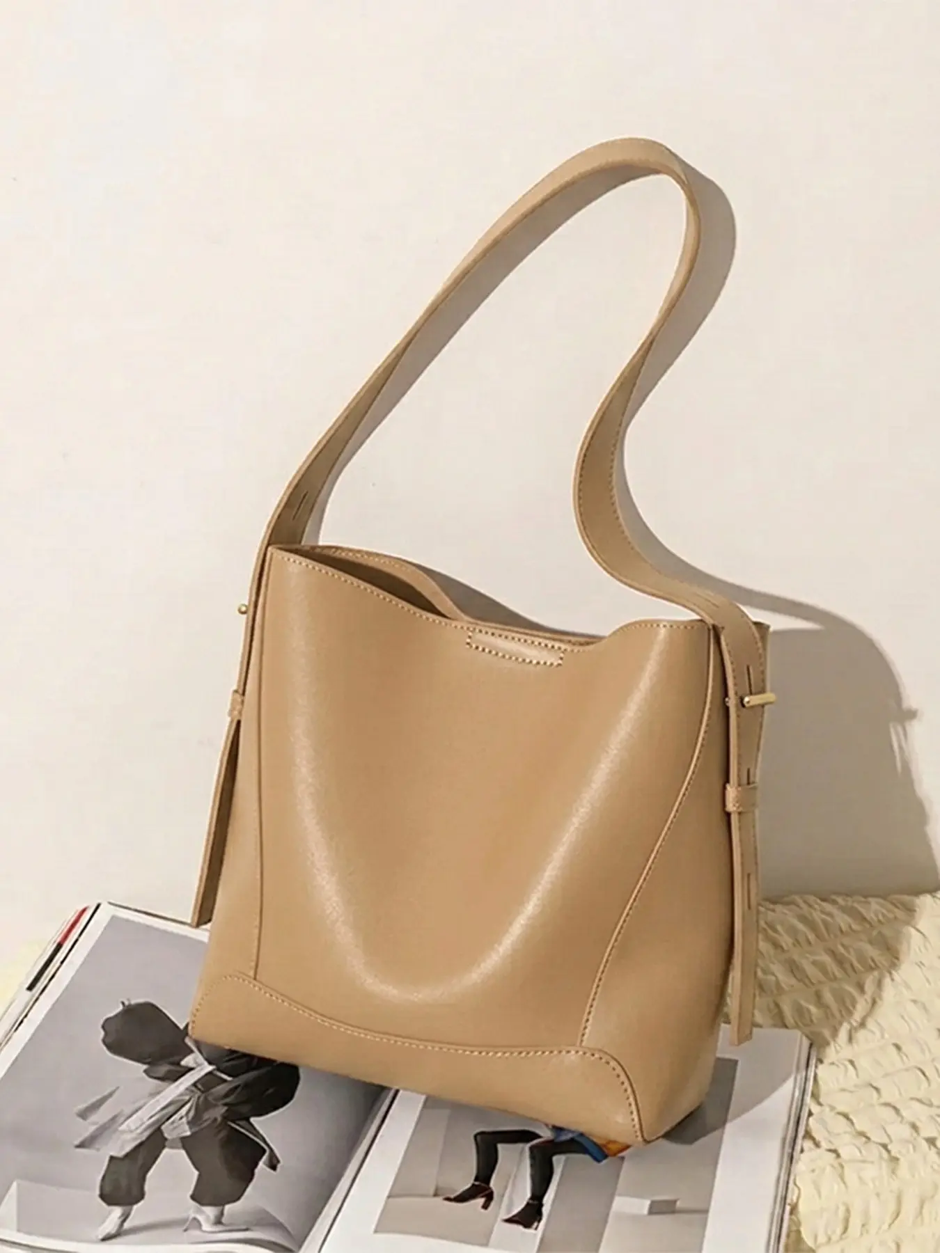 Adjustable Crossbody Shoulder Bag, Elegant Artificial Leather Handbag, Solid Pattern, All Seasons, Essential for Daily Commuting