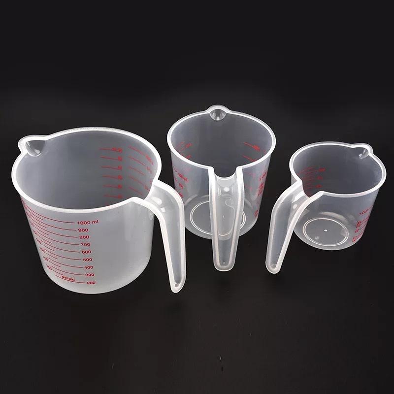 3-Pack Plastic Measuring Cups Set with Spout, Stackable BPA-Free Transparent Beakers with Red Measurements for Kitchen Baking & Liquid Measuring - 8.45oz, 16.91oz, 33.81oz Capacity