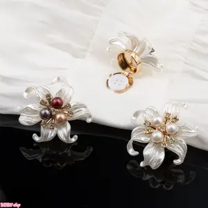 5pcs-Rhinestone Turtle Button Covers, detachable decorative shirt cuff clip overlays, shiny crystal snap button accessories, easy slip-on clothing decor for office blouses, formal shirts, daily commuting and party outfit styling