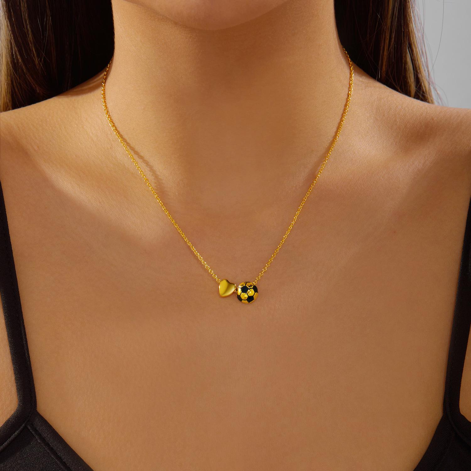 Minimalist Sports Alloy Heart Basketball Volleyball Pendant Necklace, Daily Wear Versatile Paper Card Chain, Fashionable Accessory