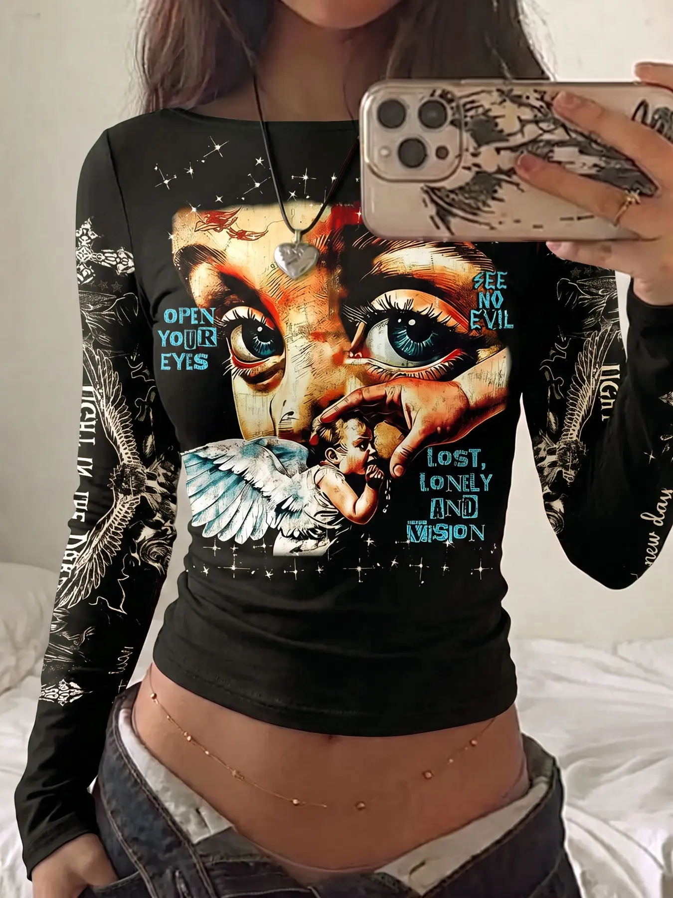 Women Y2K Coquette Gothic Angel Graphic Long Sleeve Crop Top, Vintage Dark Art Face Cherub Print Slim Fit Ruched Cropped T Shirt, Aesthetic See No Evil Letter Print Long Sleeve Tee, Retro Grunge Punk Streetwear Slim Crop Blouse, Stretchy Bodycon Short Top