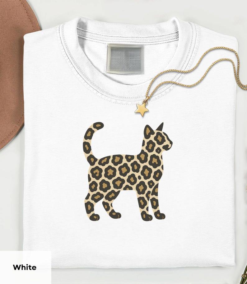 Cheetah Print Cat Graphic Tee, Leopard Animal Design, Unisex, Comfortable, Suitable for All Seasons