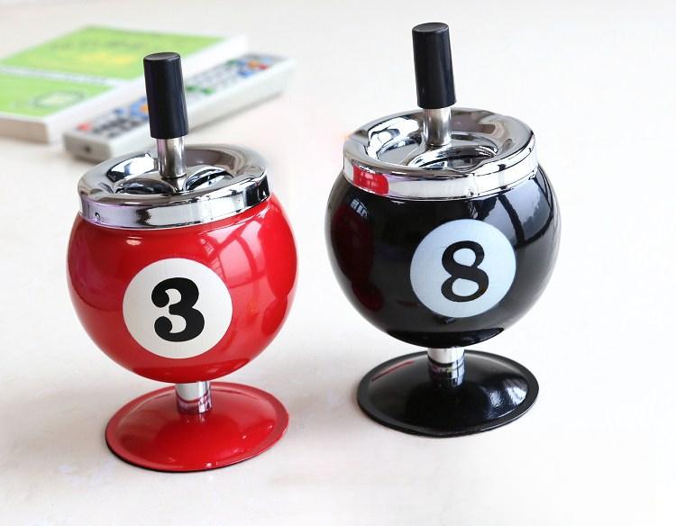 Hot-selling creative billiard metal ashtray, with a lid, anti-ash scattering, office table billiard decorative ashtray