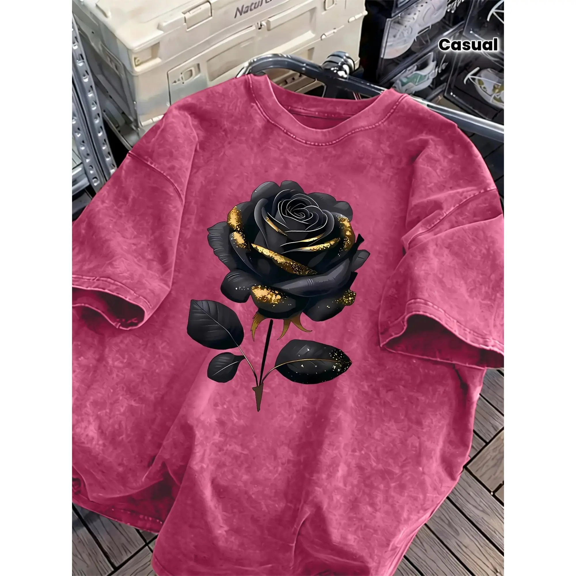 Fun Retro Style, with Golden Metallic Powder Decoration on The Black Rose Retro Loose Washed T-Shirt. It Can Easily Create a Retro Casual Look. Suitable for Daily Commuting, Casual Travel And Daily Wear. Classic Retro-Style Women'S Clothing