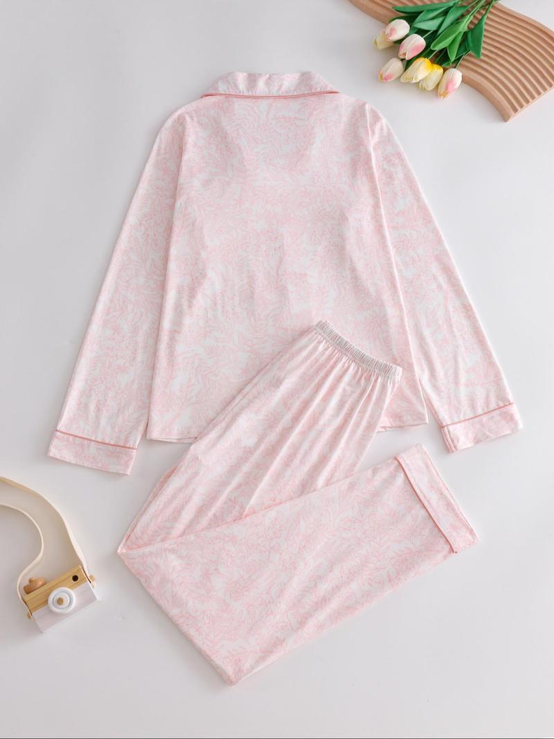 Two-piece pink ladies' pajama set with full-color prints. Button-front collar shirt and elastic waist pants pajama. Casual and comfortable collar long-sleeved top and long pants pajama set. Ladies' pajamas for spring and autumn.
