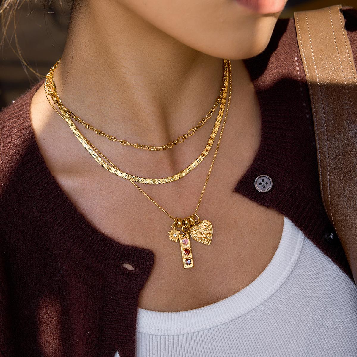 [FLAME] Women's Gold Bead Necklace with Heart & Daisy Flower Decorations, Elegant Layered Jewelry with Pink CZ Accents, Suitable for Casual Wear & Gifts