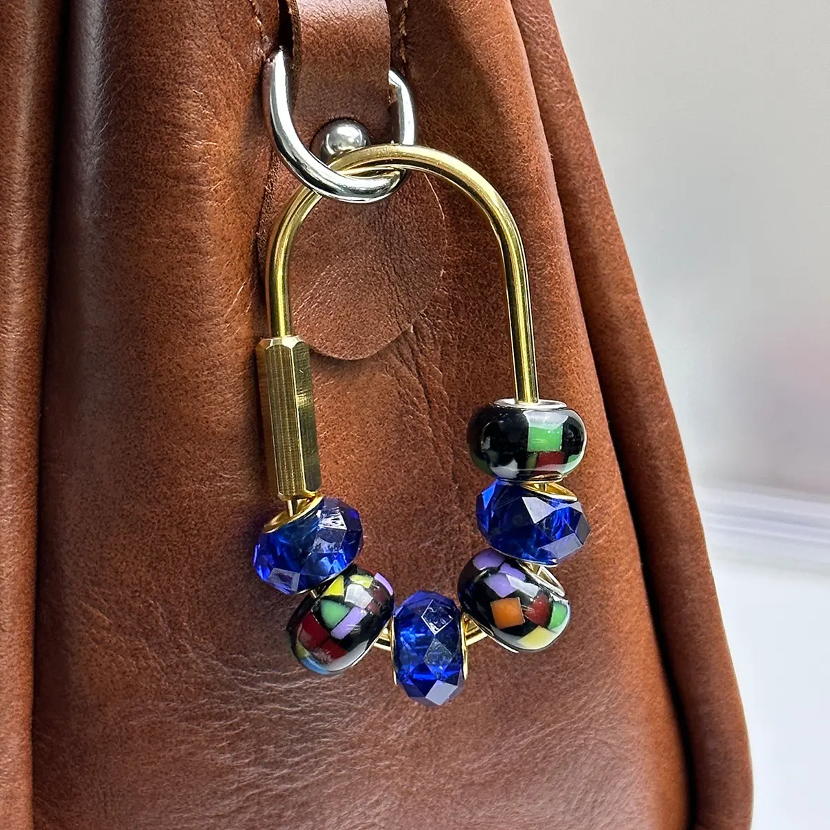 Handmade Murano Glass Multicolor Beads Luxury Charm, Crystal Look Carabiner Clip Keyring Pendant, Hammock Handbag Accessory for Sports & Outdoor Camping Hiking Decoration