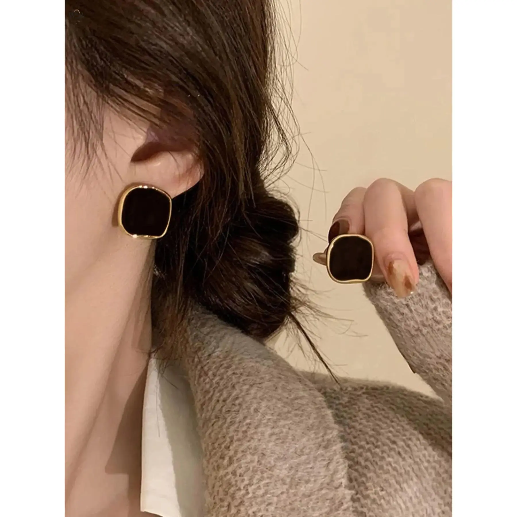 Vintage Irregular Square Enamel Stud Earrings for Women, 1.7cm Gold Trim Solid Color Square Ear Studs, Minimalist Black/Brown/Burgundy/White Neutral Daily Office Jewelry Gift