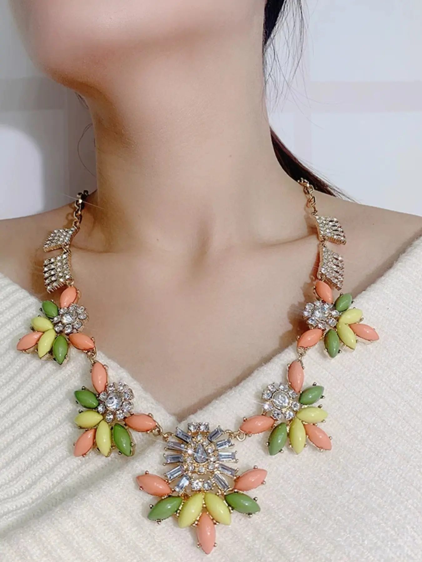 1Pc Floral Statement Necklace for Women, Gold Flower Bib Necklace with Orange Yellow Green Teardrop Stones, Crystal Rhinestone Collar Necklace for Wedding Party