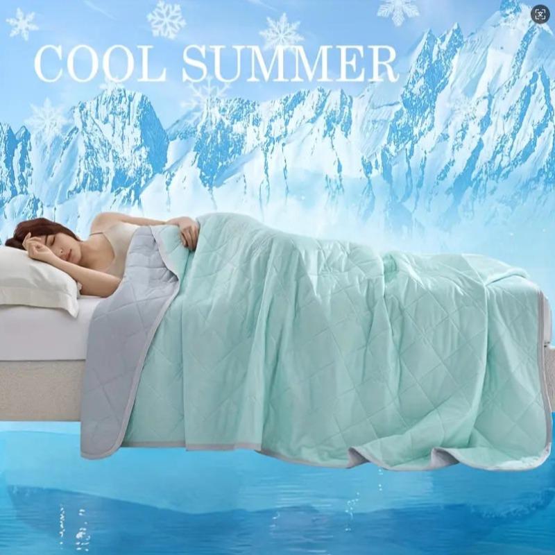Summer Cooling Blanket, Soft and Comfortable Thin Fabric Summer Blankets, Moisture-Wicking and Breathable, Skin Friendly Blanket, Lightweight Quilt for Bedroom and Guest Room