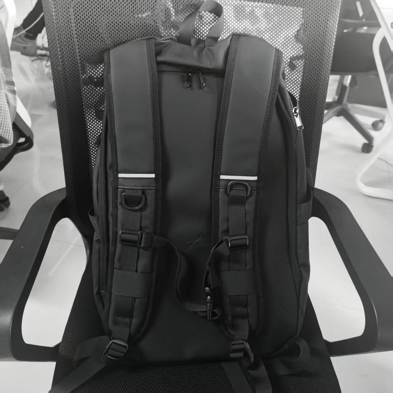 2026 Amazon Best-Selling Motorcycle Helmet Bag, Large Capacity Waterproof Travel Bag for Riders, Wholesale Motorcycle Backpack  basketball