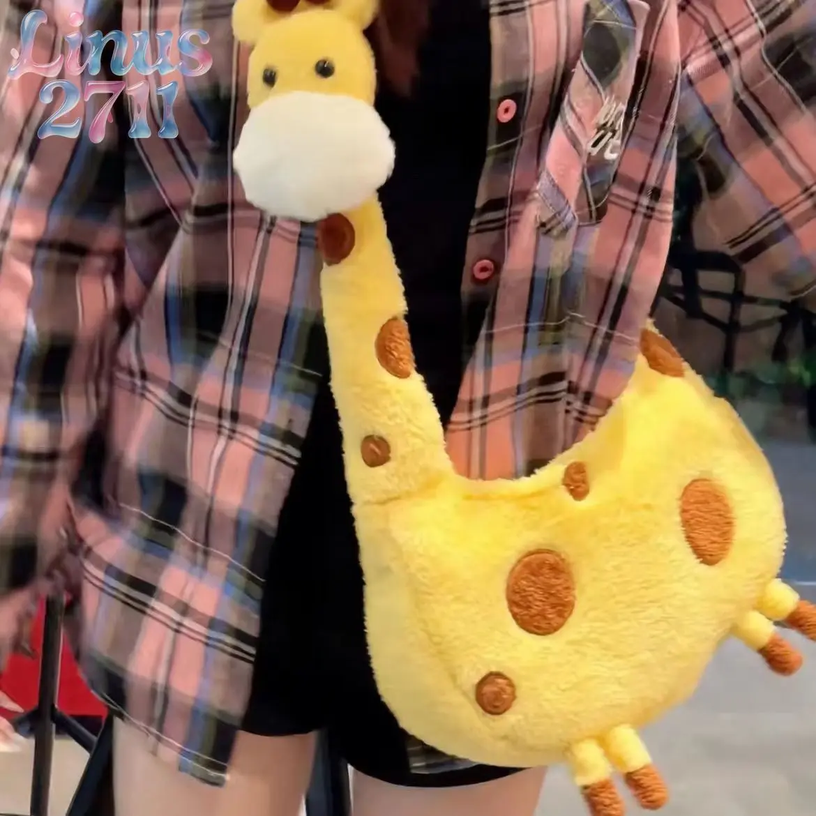 3D Long Neck Giraffe Plush Crossbody Bag Fluffy Spotted Animal Doll Sling Purse Kawaii Mini Handbag Teen Girls Women Daily Streetwear Novelty Accessory Gift
