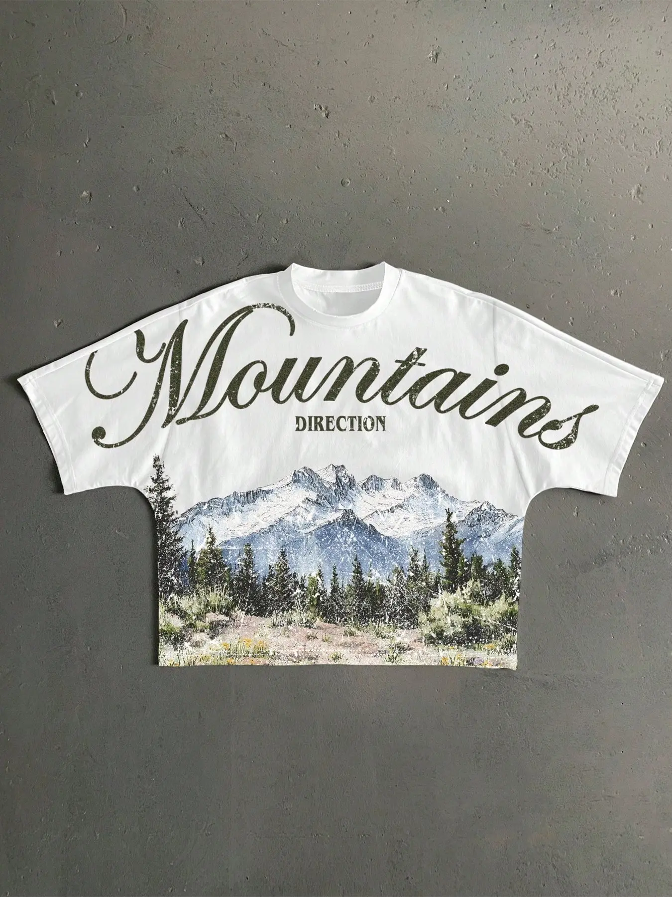 Men's Cropped Crew Neck Top With Snow Mountain Forest Landscape And Cursive Slogan Letter Print, Suitable For Outdoor Camping, Vintage Street Style And Daily Casual Outfits