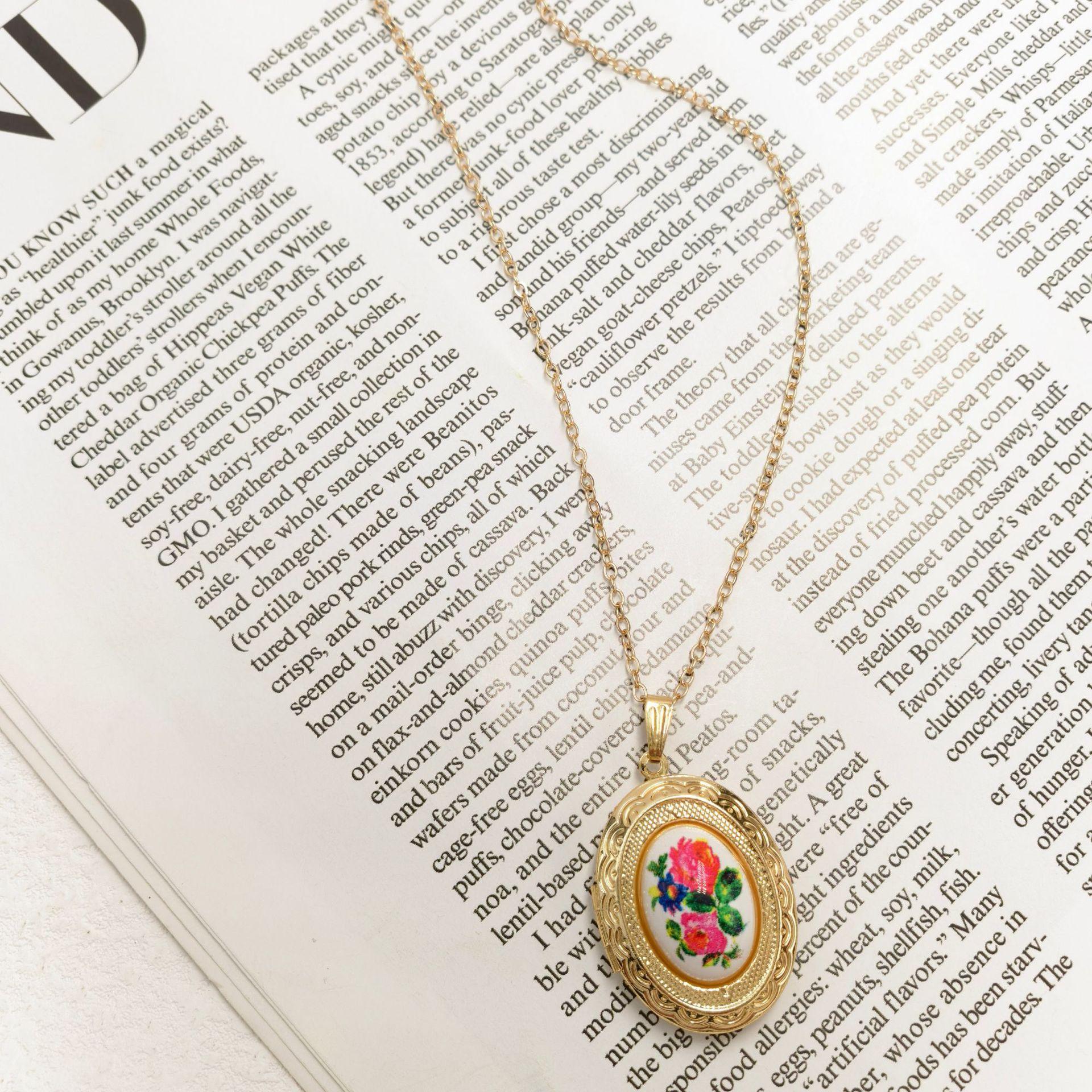 18K Gold Plated Photo Locket Necklace - Neo-Victorian Floral Openwork Pendant, Baroque Style Memory Keeper for Women, Elegant Vintage Picture Frame Jewelry, Personalized Gift for Mom chain men unisex religious teengirl charming weird girl