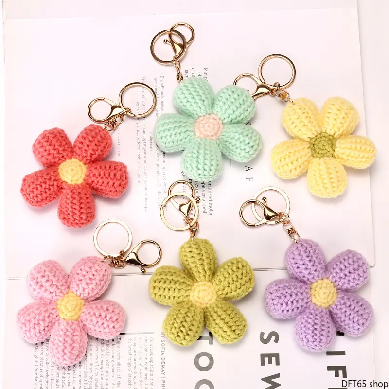 Soft Yarn Hand Crochet Keychain Decorated With Afghan Flower Pattern Light Flexible Texture Compact Mini Size Equipped With Metal Split Ring For Backpack Handbag Hanging Daily Matching Minimalist Floral Decorative Accessory