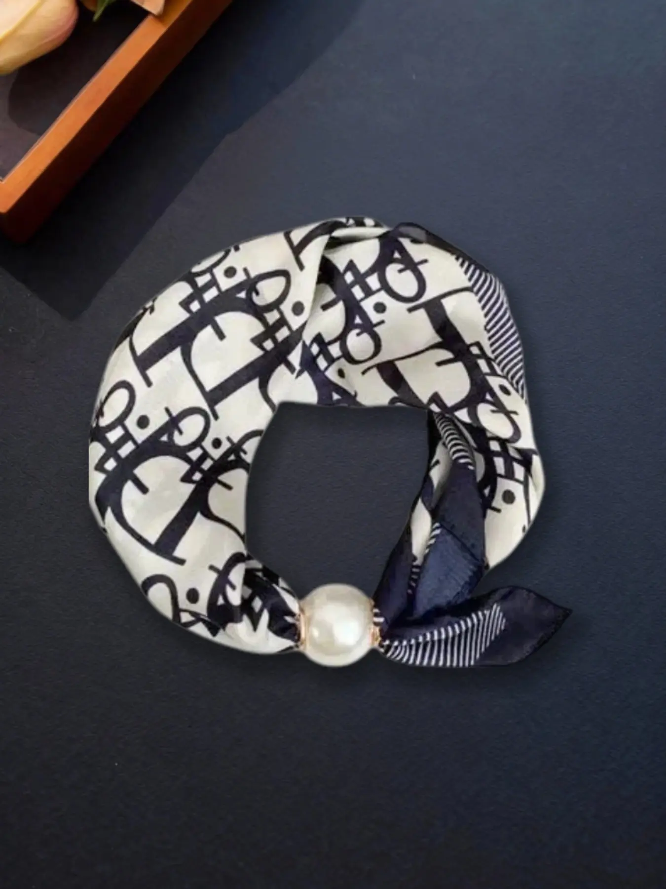 Pearl Magnetic Clasp Necklace Scarf, Navy Letter Pattern Pendant Neck Wrap, Elegant Soft Comfortable Scarf, Fashion Accessory, Holiday