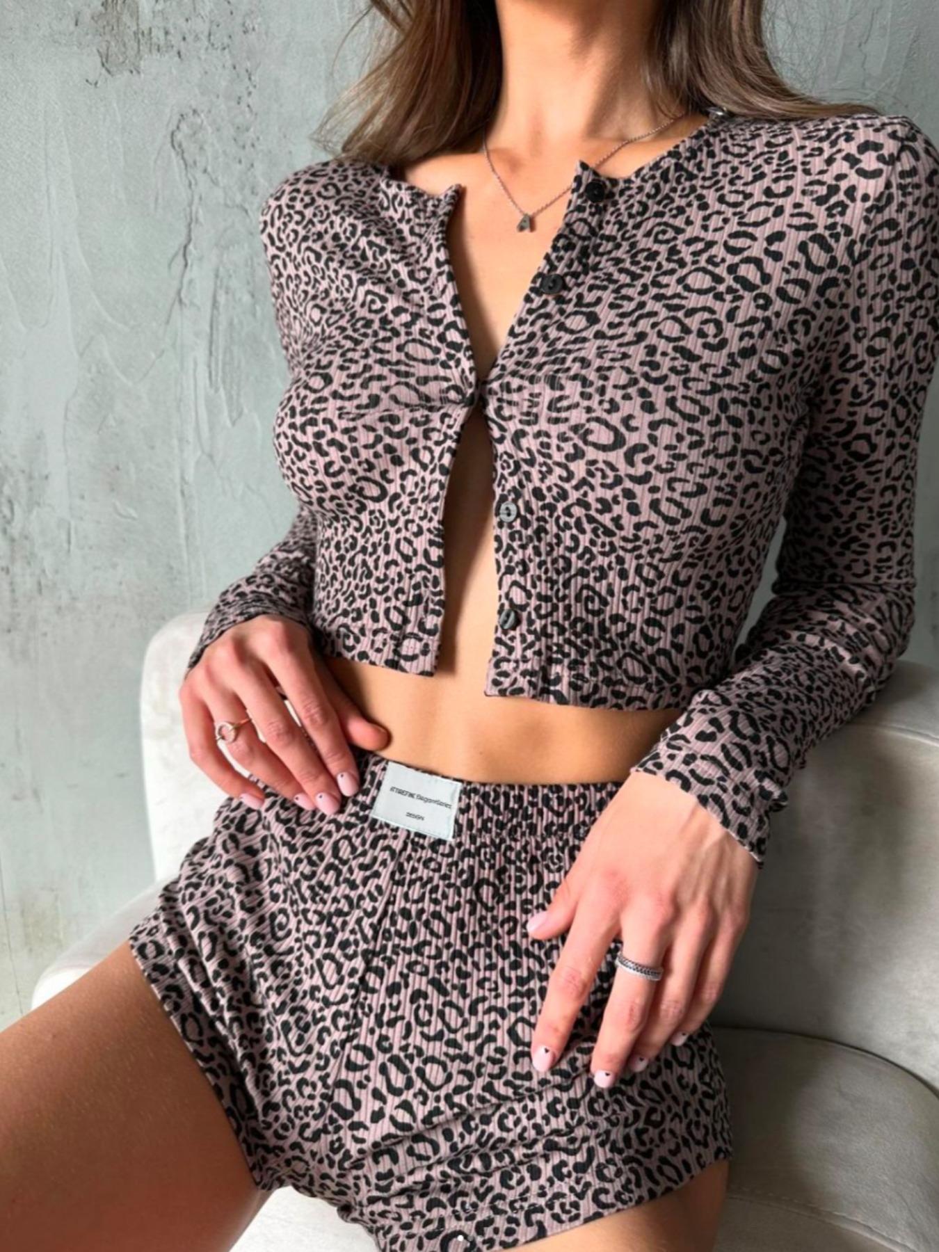 Two-Piece Set Women's Plain/Leopard Print Button Front Crop Top & Elastic Waist Shorts Pajama Sets, Casual Fashion Cozy Long Sleeve Round Neck Top & Patched Shorts PJ Set, Ladies Sleepwear for All Seasons
