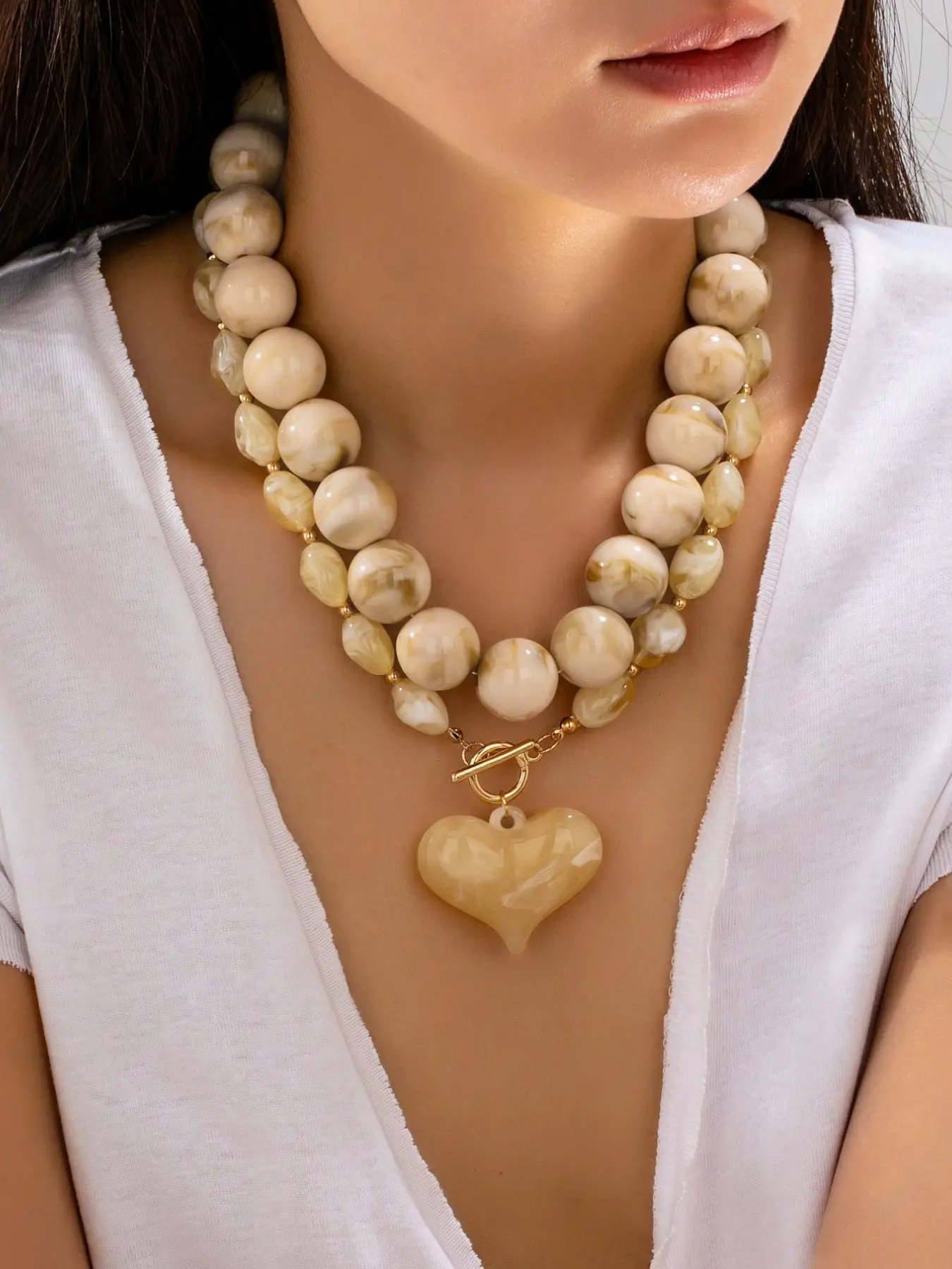 2 Pcs Chunky Acrylic Beaded Necklace with Large Heart Pendant, Marbled Cream Statement Toggle Choker Necklace for Women,Y2K Trendy Layered Jewelry, Heart Design Jewelry, Fashionable Jewelry Accessories