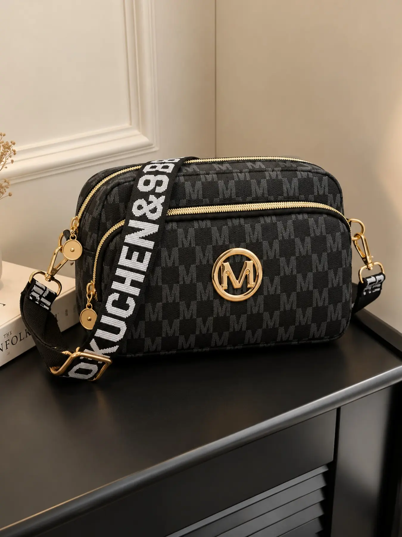 Women's retro letter pattern crossbody bag, stylish and compact shoulder bag, lightweight everyday handbag, suitable for travel, shopping, work and daily wear.