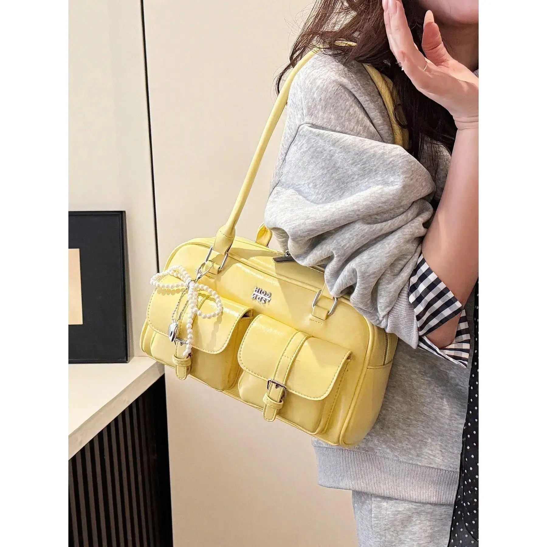 2026 Retro Sweet & Cool Shoulder Bag, Pearl Butterfly Pendant Armpit Bag, Versatile Large Capacity Daily Crossbody Bag