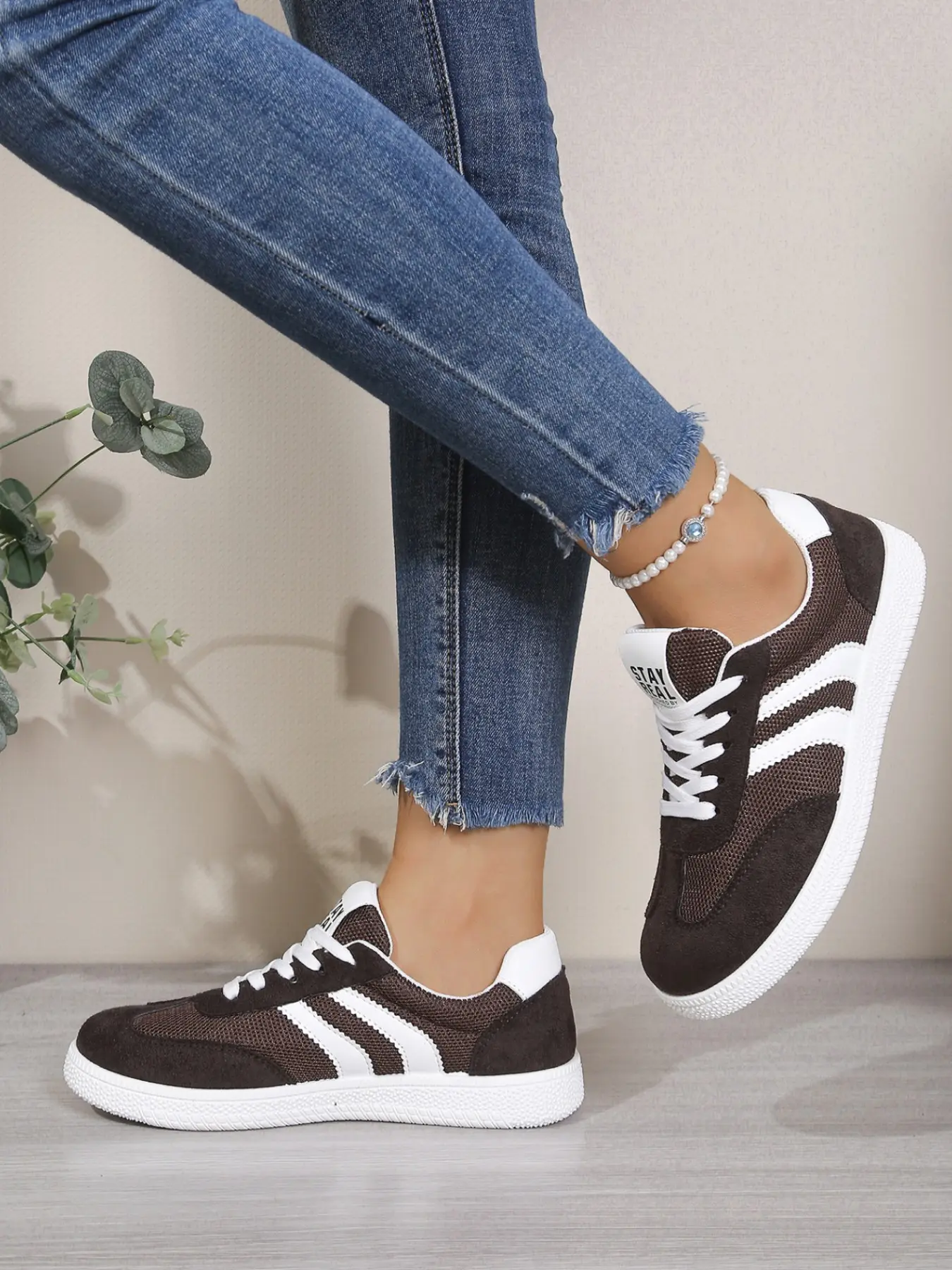 Classic Retro Design Lightweight Trainer Shoes, Wide Round Toe Soft Elastic Anti-Slip Flat Sole, Versatile Mesh Leather Patchwork