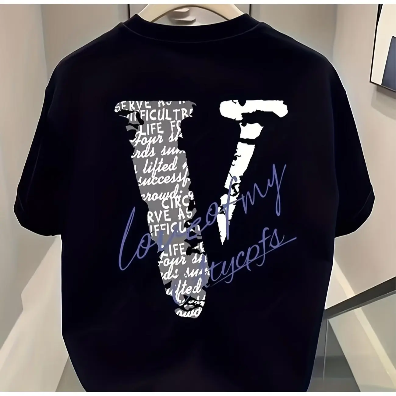 Big V Letter Handwriting Street Graphic Cotton T-Shirt, Comfort Oversized Hip-hop Fashion Daily Outfit, Best Valentine Holiday Gift for Young Men Women Lovers Friends Family