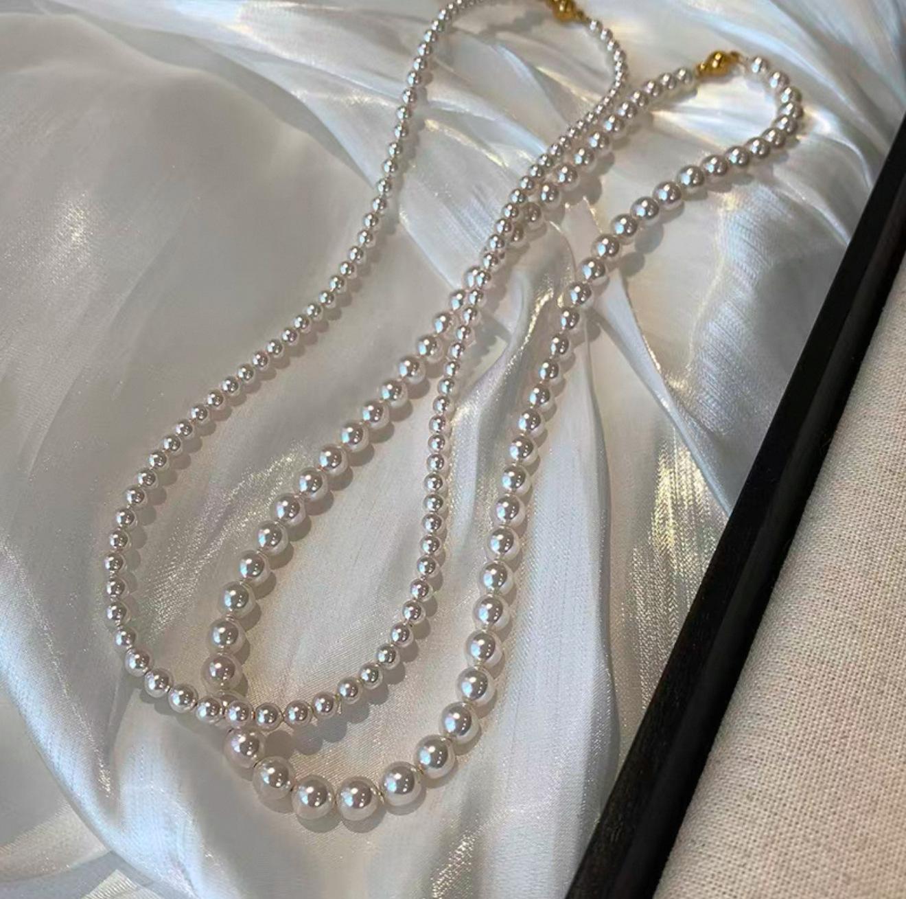 Glass Bead Magnetic Clasp Necklace for Women, Simple Light Luxury, Niche & Premium Rice Bead Design, Elegant & Versatile Clavicle Choker