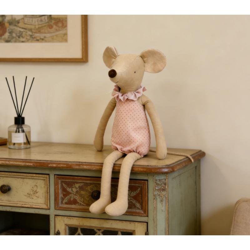 NEWLIFEJWL Knitted Outfit Mouse Plush Toy - Detailed Handmade Style Stuffed Animal, Cozy Room Decor & Photo Prop, Soft Gift for Mouse Lovers, Birthday & Christmas