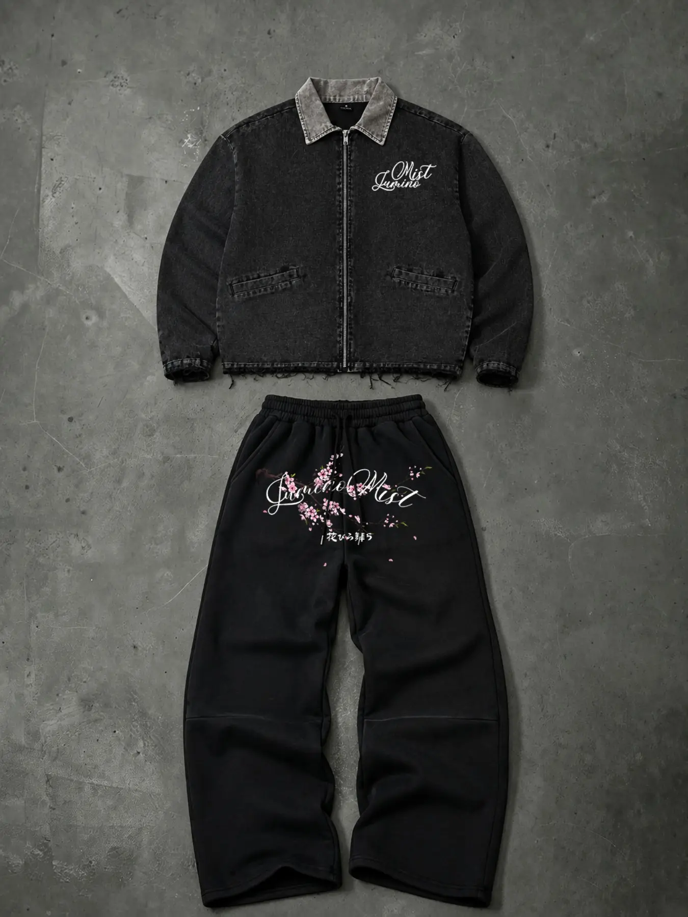Y2K Japanese Streetwear Men Denim & Sweatpants Set Front Zip Collared Jacket Chest Script Embroidery Cherry Blossom Art Print Elastic Drawstring Waist Comfort Casual Two‑Piece Outfit For Young Men Weekend Hangout Daily Casual Wear