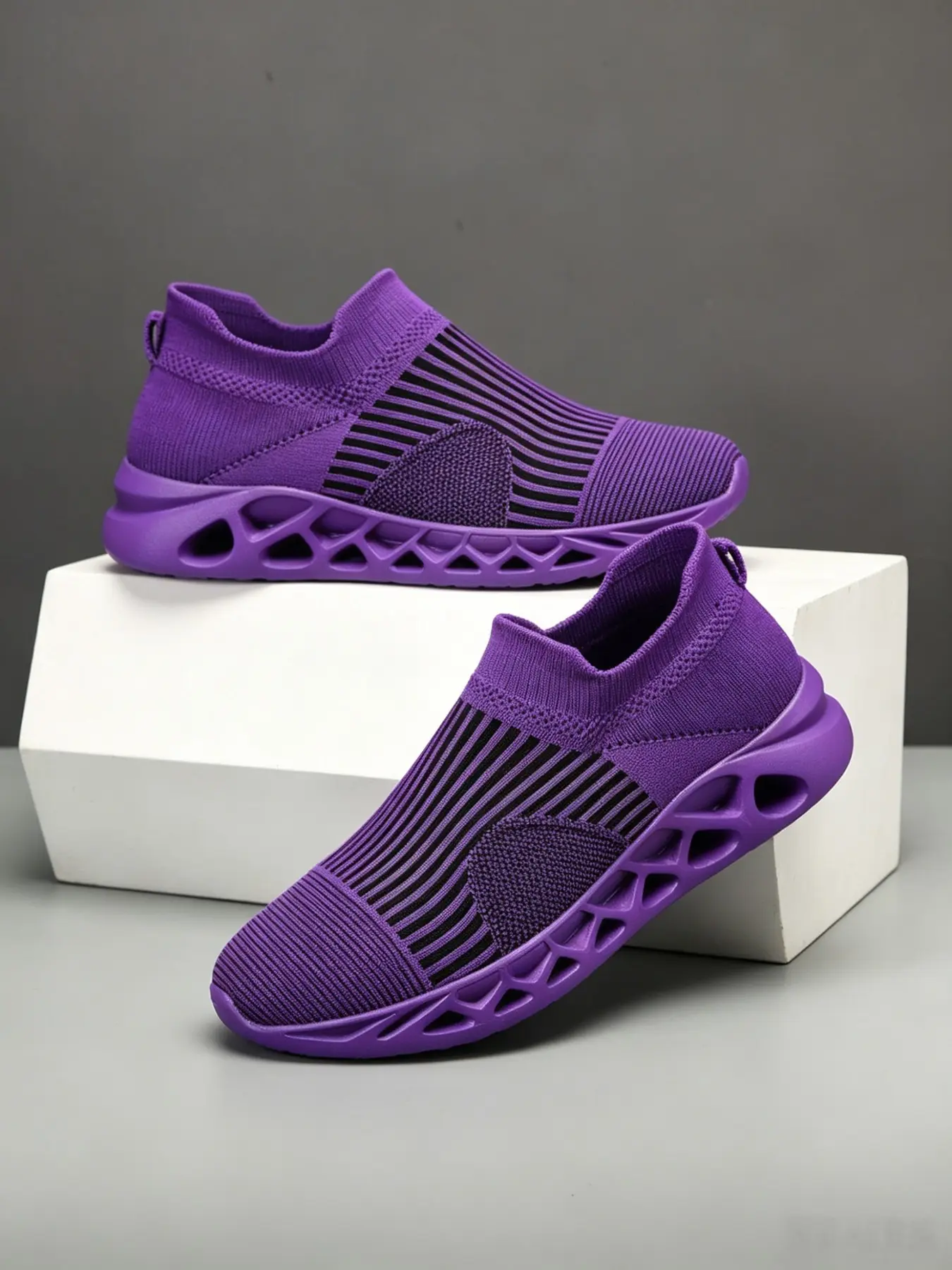Unisex Breathable Fly Knit Sneakers Light Hollow Blade Sole Strong Cushioning Daily Walking Light Sports Running Shoes Knitted Running Shoes