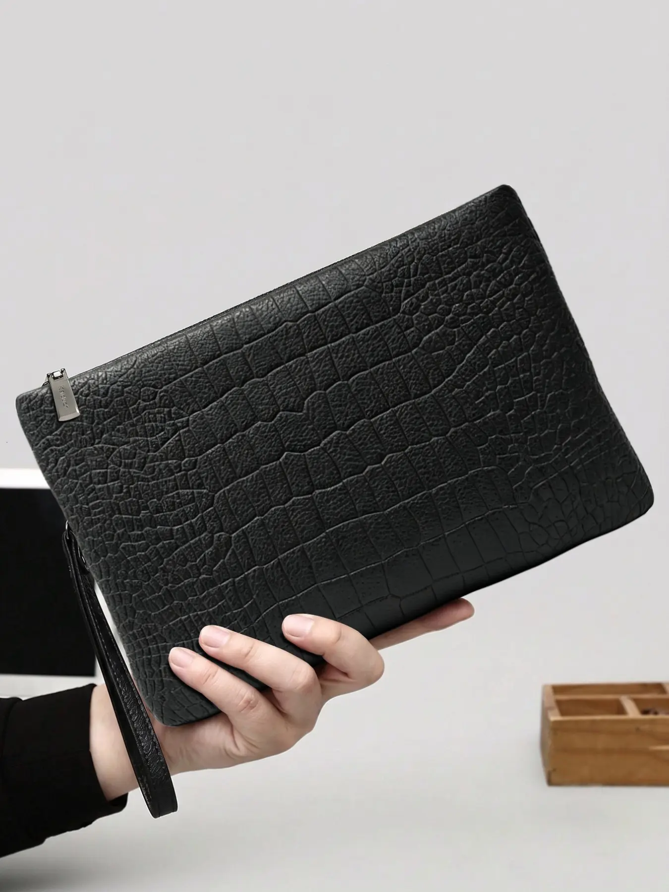 Men's Crocodile Embossed PU Leather Clutch Bag Pouch, Large Capacity Wristlet Hand Purse with Detachable Strap, Multi Card Slots & Phone Pocket, Business Casual Hand Wallet, Perfect Gift For Men, Men Gifts