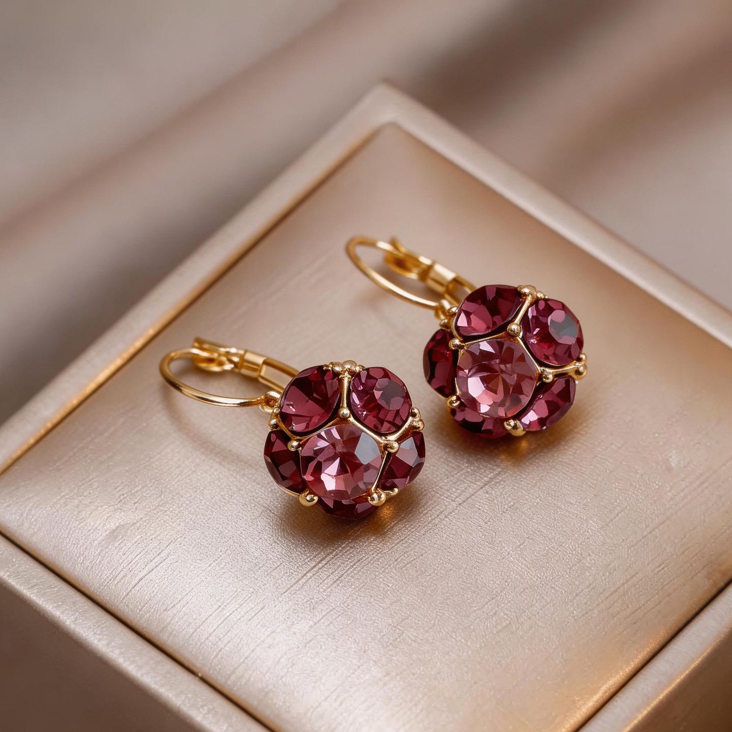 Vintage Diamond-Studded Flower Cluster Earrings, Luxurious and Sophisticated Ear Clips DDES0794, Elegant and Exquisite Women's Earrings, 14K Gold-Plated