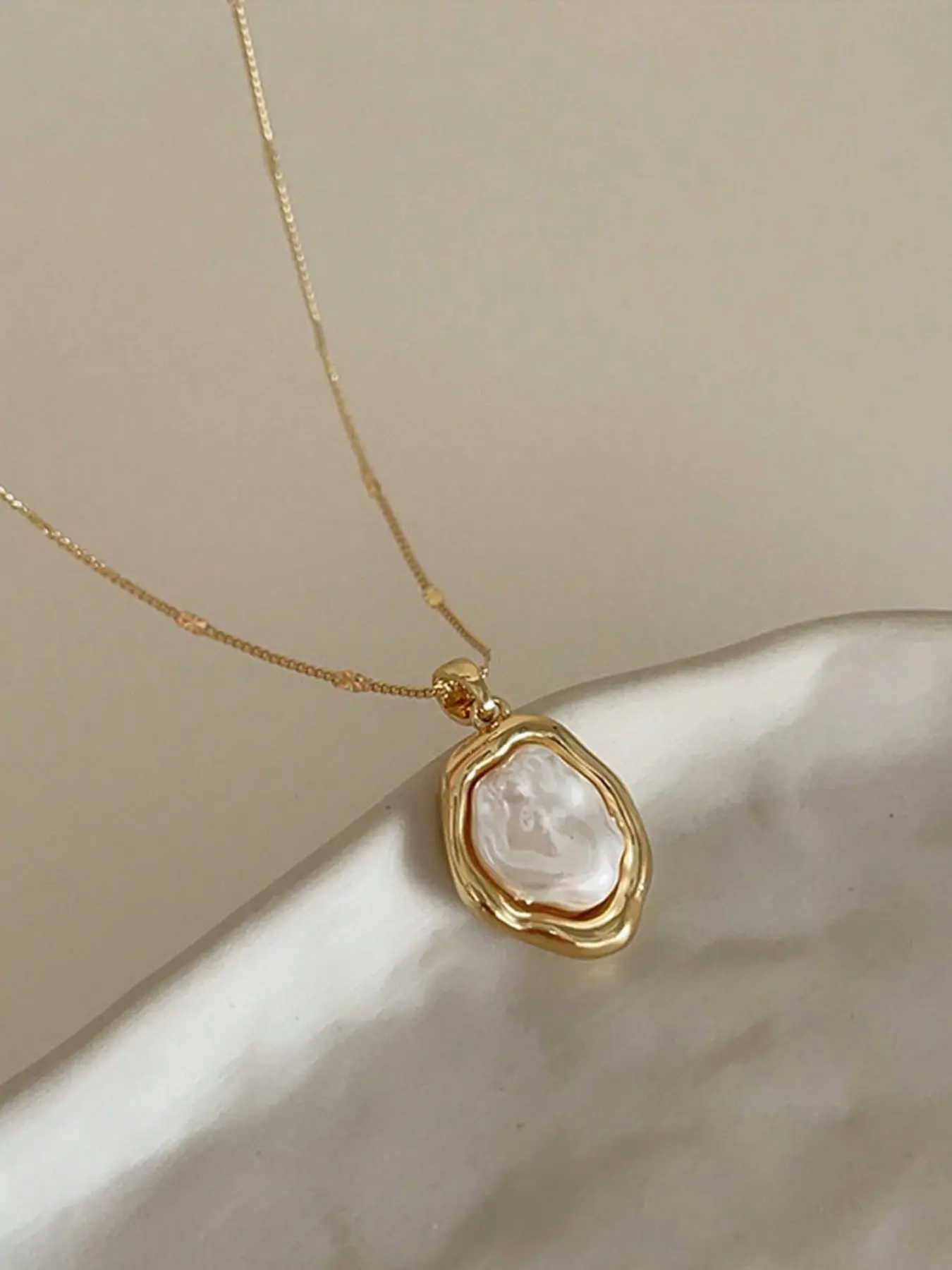 1 pc Irregular Baroque Pearl Pendant, Gold-Plated Slender Chain, Each Pearl Is Unique, French Retro Clavicle Chain, Ins-Style Accessories, Date And Dinner Item, Birthday Gift For Your Girlfriend, Pearl Pendant Necklace, Accessory Necklace