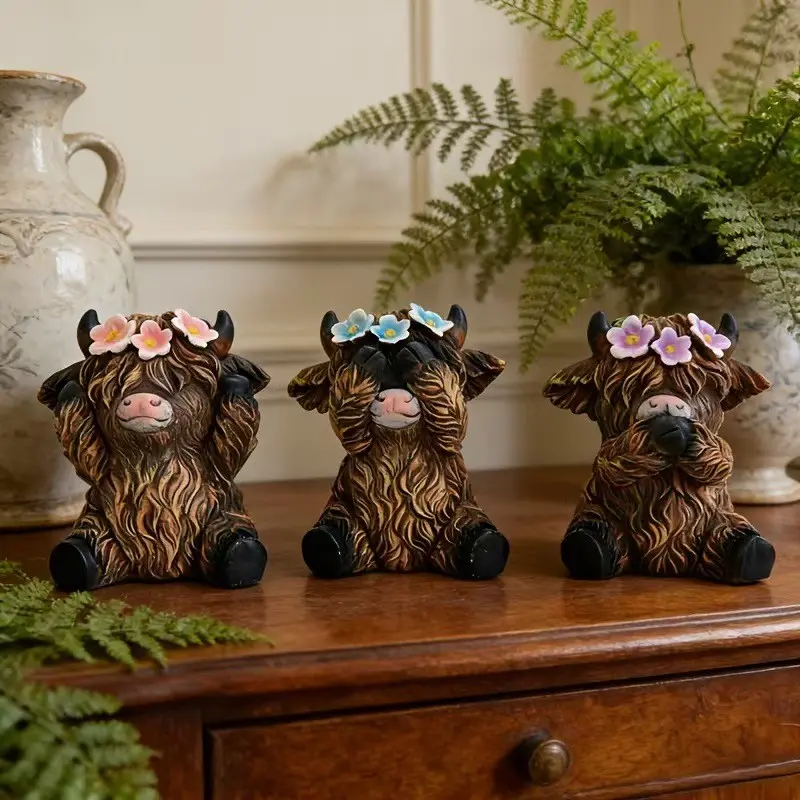 Retro country mini cow statue set of three decorative tabletop items, Desktop figurine, small cow sculpture handicraft. Suitable for scene decoration during Thanksgiving, Christmas. Ideal for use in living rooms, bedrooms, offices