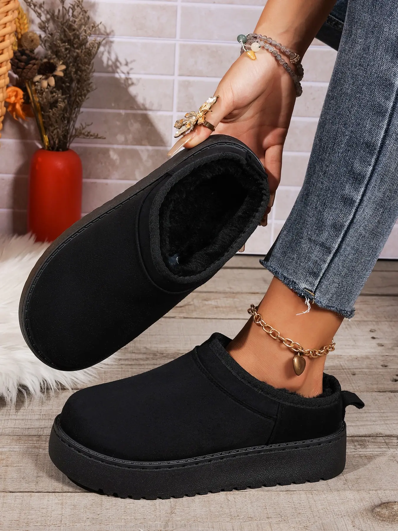 Women's Faux Suede Lined Slip On Platform Winter Clog Slippers, Warm Fuzzy Fleece Lined Non-Slip Thick Sole Mule Snow Boots, Cozy Comfort Footwear for Indoor House & Outdoor Daily Walking