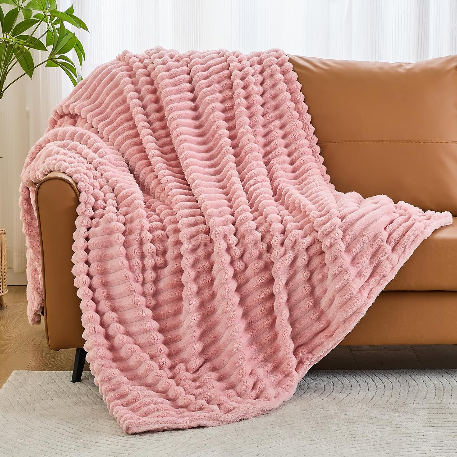 Soft Flannel Sofa Blanket, Comfortable Plush Striped Sofa Bed Cover, Lightweight Decorative Ribbed Rug, Ideal for Men and Women
