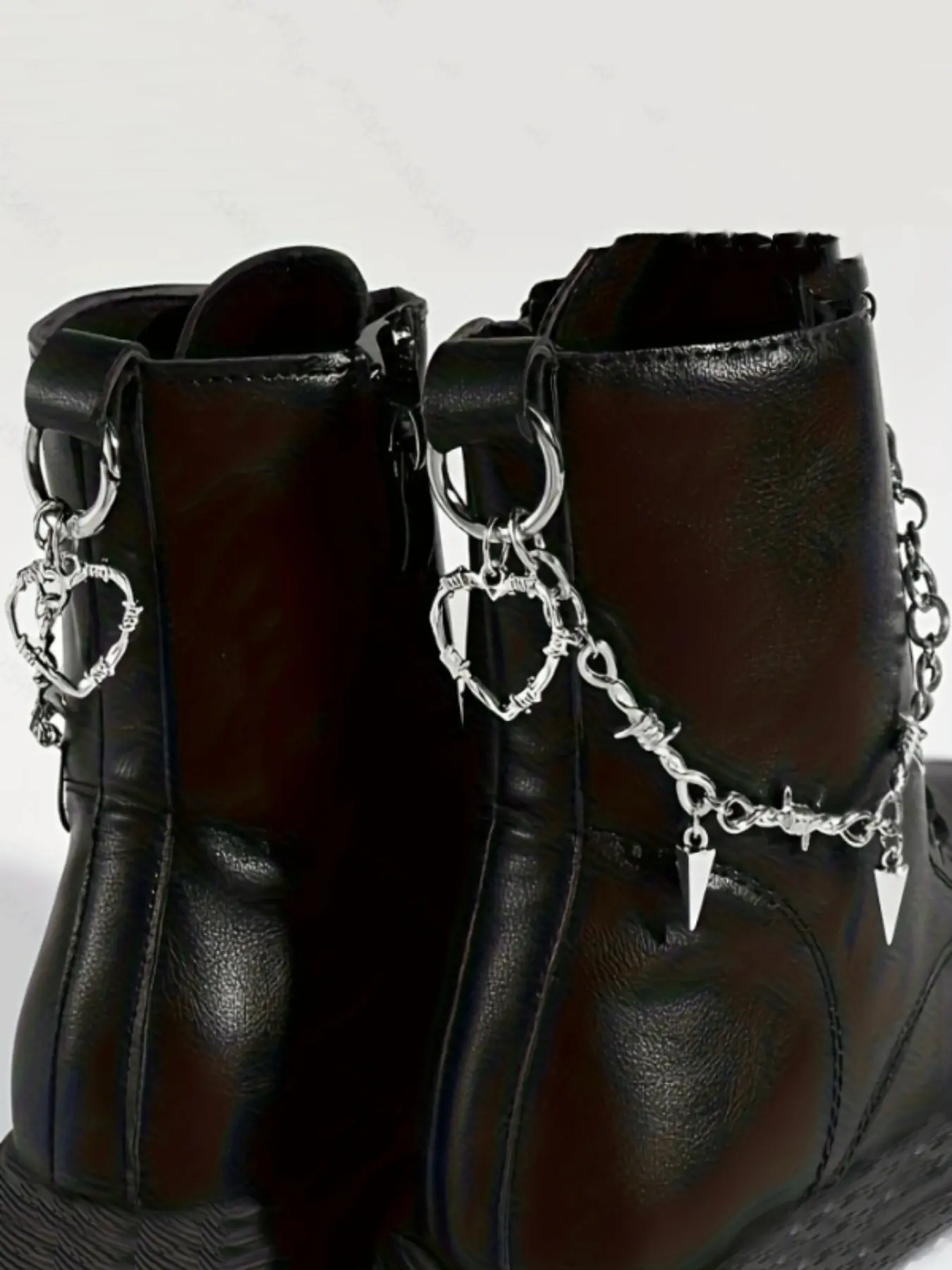 2pcs Thorn Heart Rivet Pendant Shoe Chain, DIY Shoe Decoration Accessories, Detachable Shoe Decor, Perfect for New Year, Christmas, Back-To-School Gifts, Shoe Decoration Charms