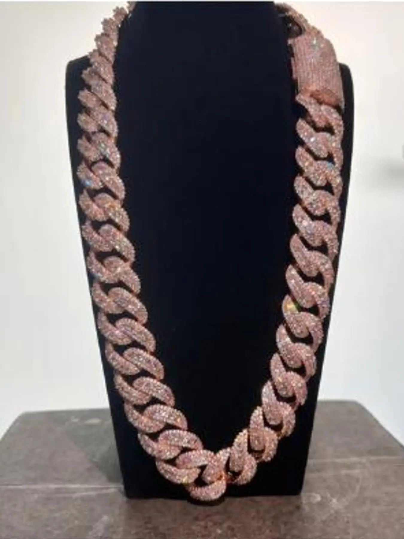 22Mm rose gold curved button head Cuban link chain with diamonds Hip-hop jewelry, diamond buckle light luxury hip-hop Cuban neck chain Miami classic version, diamond surface transparent and shining versatile all kinds of wear, friends date dinner wear