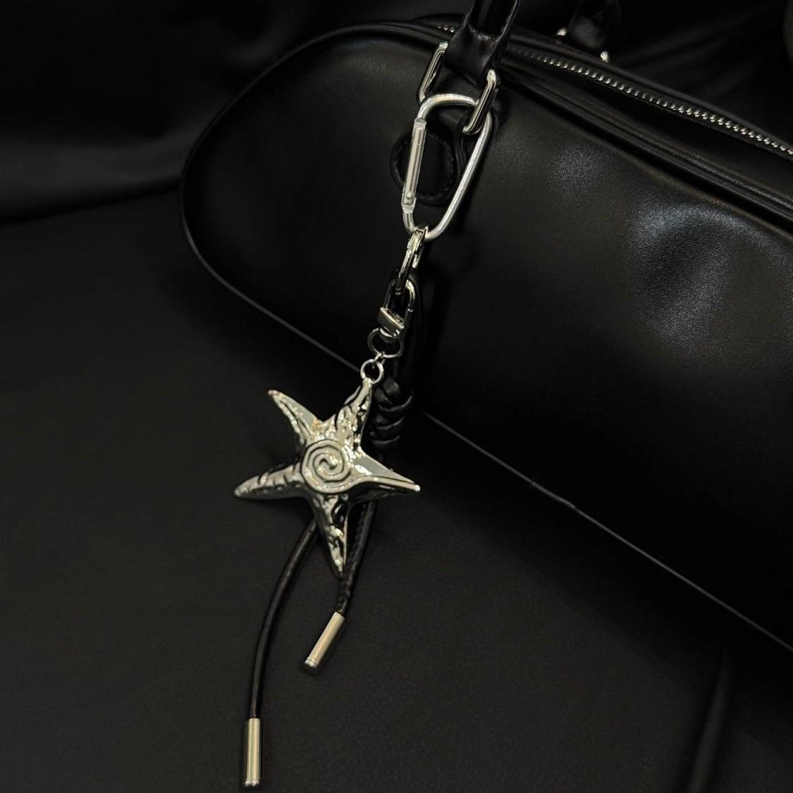 Y2K Metal Belt Chain – Vintage High-End Bag Charm & Keychain – Unisex Pants Accessory – Small Gift for Him & Her