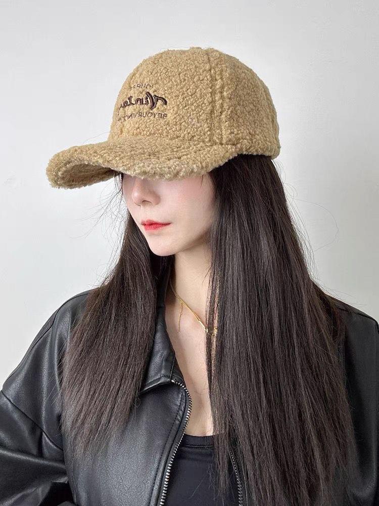 Women's Lamb Wool Baseball Cap 2025 New Autumn Winter Fashionable Warm Thickened Duckbill Cap that Makes the Face Look Smaller Plush Hat