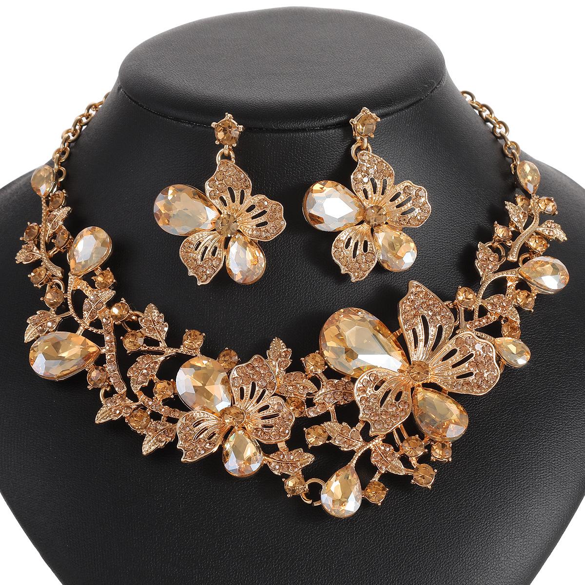Exaggerated Necklace and Earring Set for Women, Fashionable Popular Alloy Chain with Flower Design, Bridal Accessory