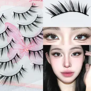 One sweet, alluring fox-style individual cluster false eyelash—dense curl, beginner-friendly, for an upper-lid look.