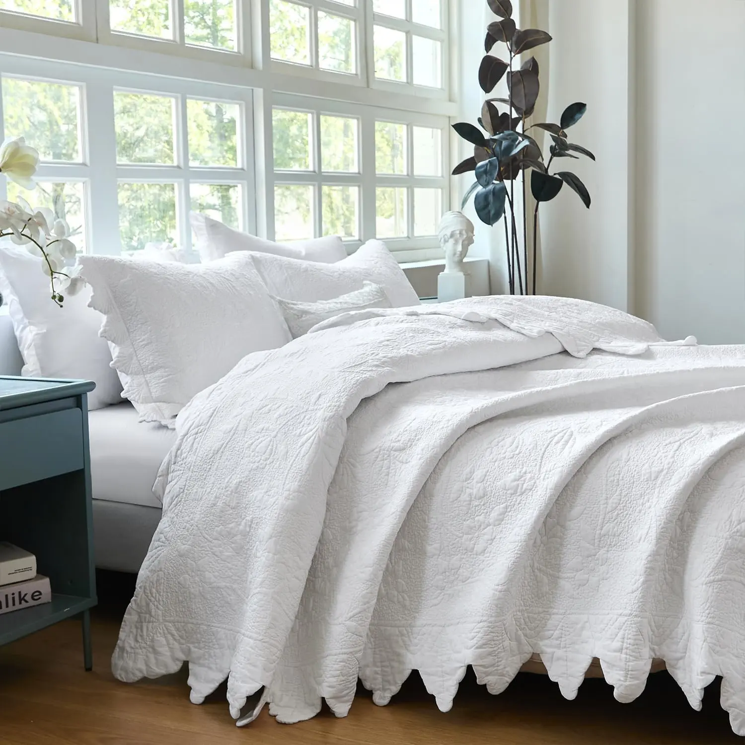 White Quilt Set Full Size Quilt Bedding Set  Luxury Matelasse Coverlet Set  Scalloped Bedspreads 3-