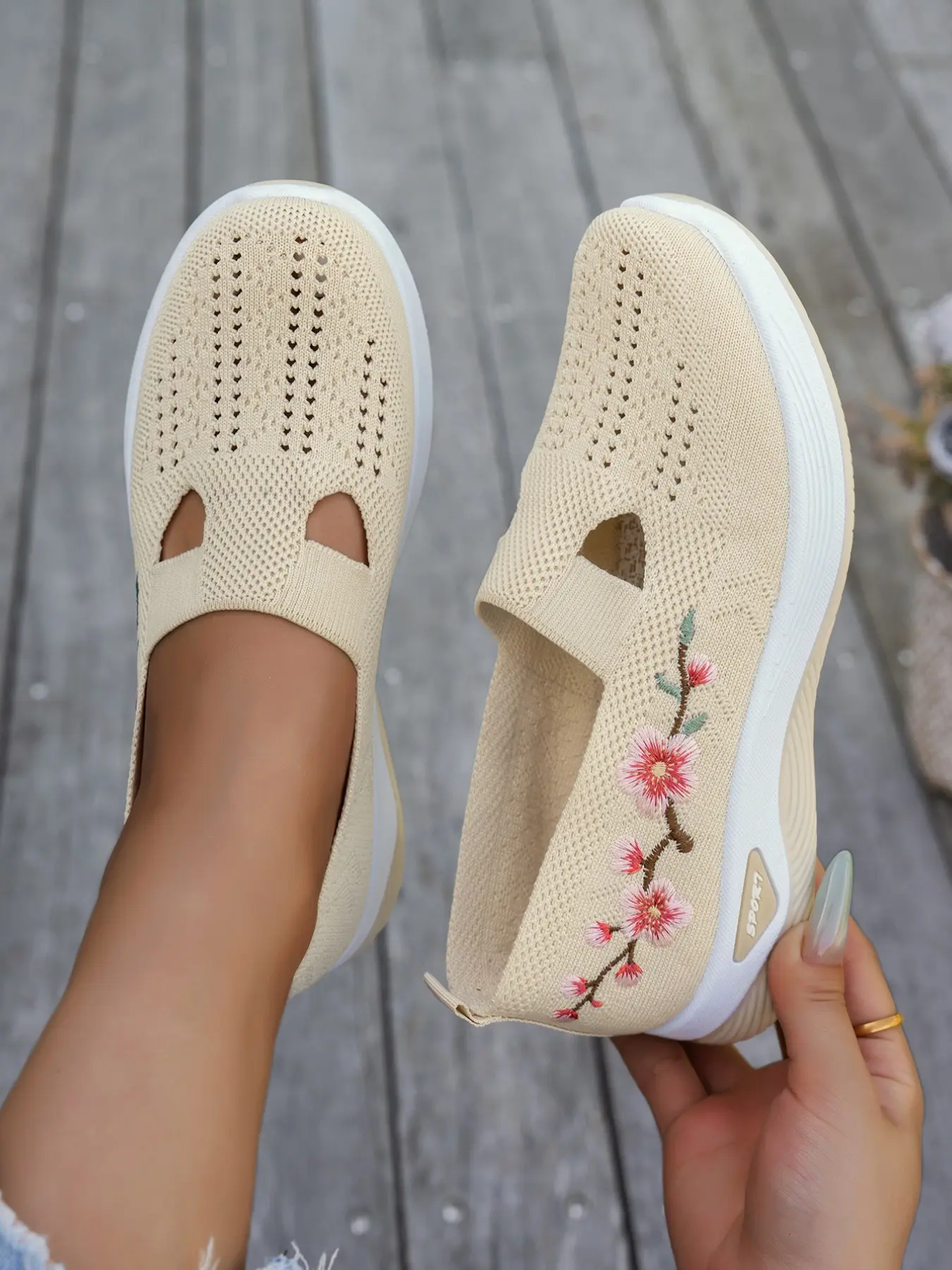 Women's 2026 New Casual Outdoor Sneakers, Fashion British Knit Cut Out Slip-On, Comfortable Low Top Flatform Walking Shoes for All Seasons