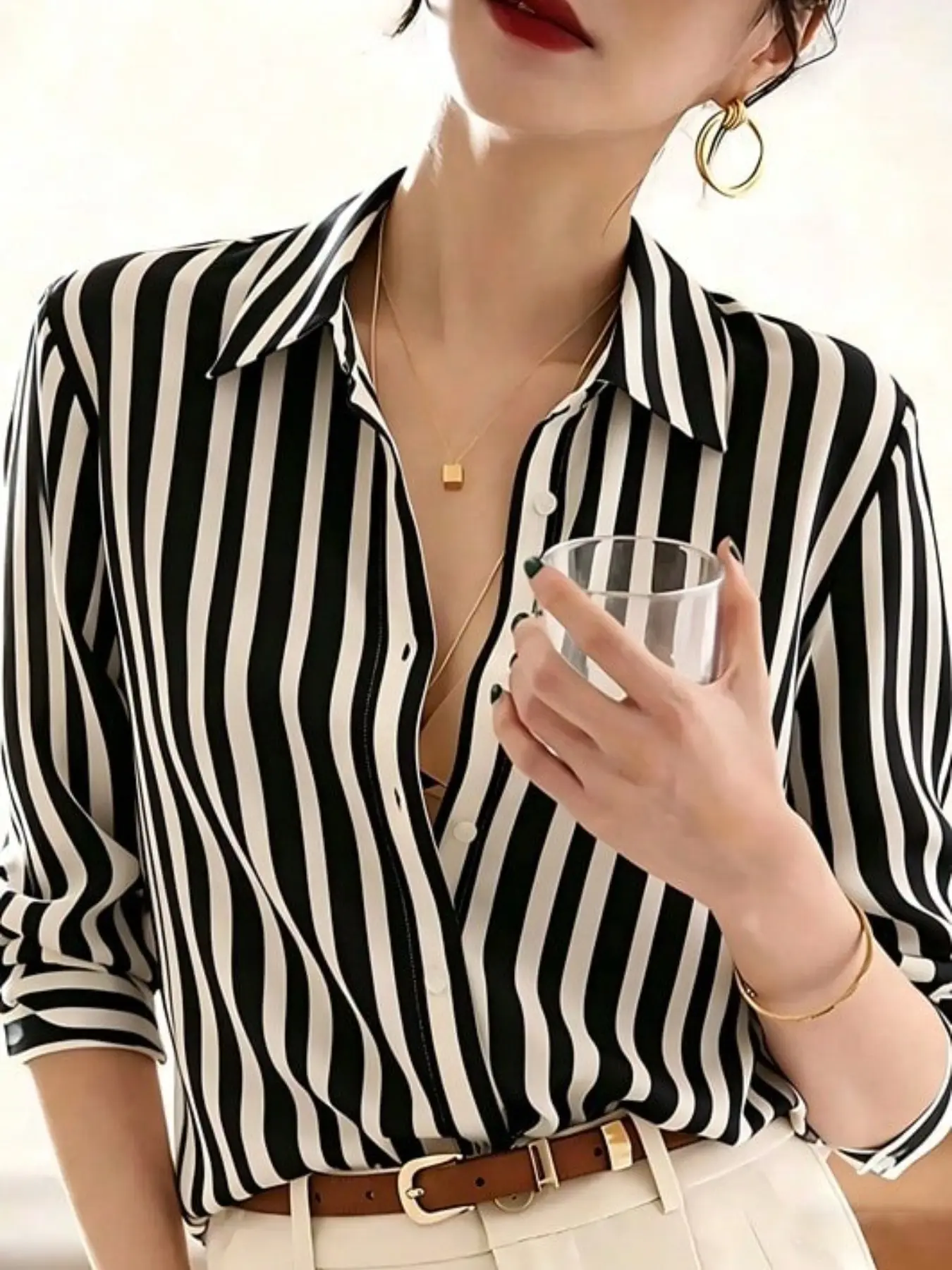 Minimalist Classic Contrast Vertical Striped Notch Lapel Shirt with Single Row Buttons, Casual Buttons Collared, Loose Fit Straight Shoulder Long Sleeve Top for Women, Versatile for Office Commuting, Business Meetings, Daily Shopping in Mult