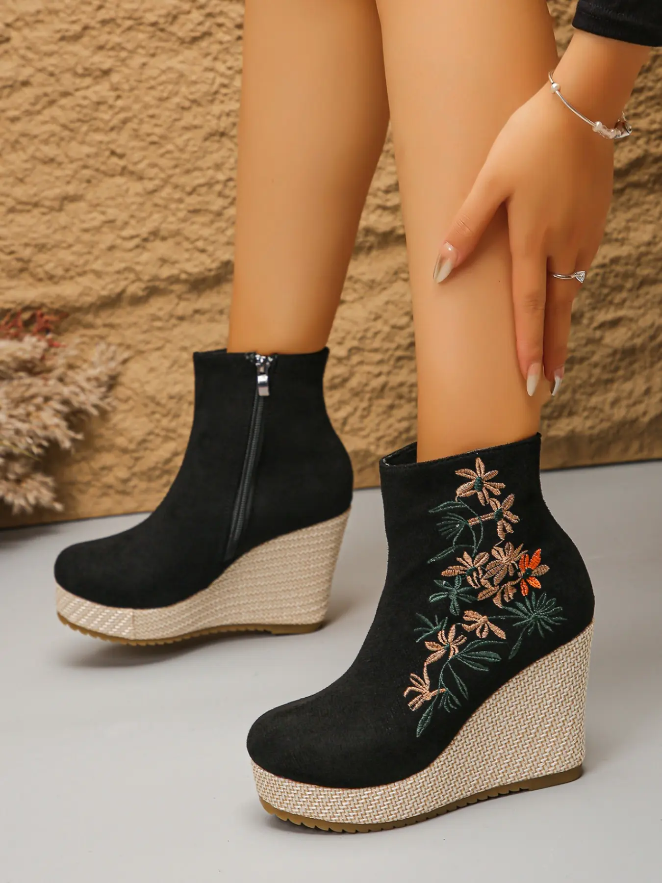 New Traditional Embroidered Flower Wedge Short Boots for Women, Vintage Faux Fur Waterproof Platform Thick Sole High Heel Side Zipper Ethnic Style Anklet Boot