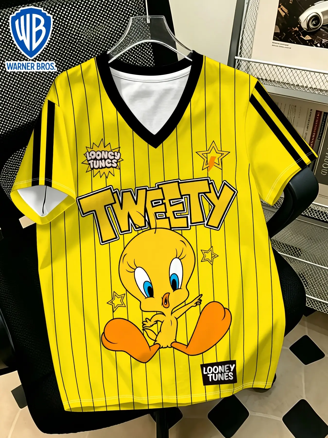 Warner Bros Looney Tunes Men's V-Neck Mesh T-Shirt, Vintage Cartoon Streetwear, Tweety Bird Print, Breathable, Casual Daily Top