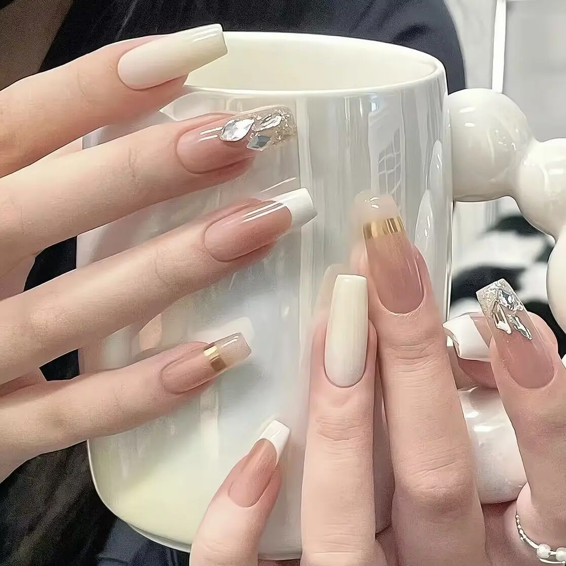 Purely handmade phototherapy wearable nails and delicate wearable nail products, reusable nail patches that are detachable