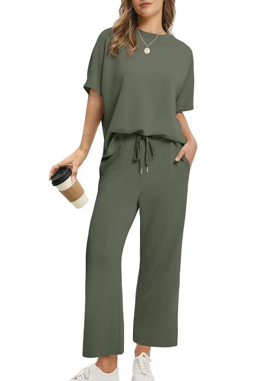 Women's Two-Piece Summer Outfit: Oversized Wide-Leg Cropped Pants Casual Set with Round Neck for Beach Vacation